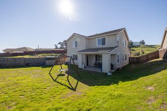 105 Tanoak St in Hollister, CA - Building Photo - Building Photo