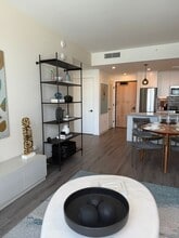 55 NW 24th St, Unit A1 in Miami, FL - Foto de edificio - Building Photo