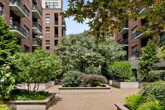 821 NW 11th Ave in Portland, OR - Foto de edificio - Building Photo