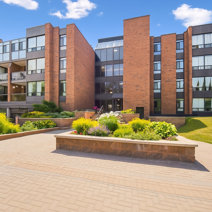 Heather Forest Apartments in Barrie, ON - Building Photo
