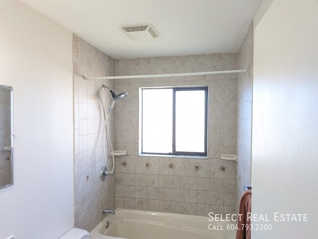 8598 McCutcheon Ave in Chilliwack, BC - Building Photo - Building Photo