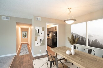 The Village at Crestview Apartments in Madison, TN - Foto de edificio - Building Photo