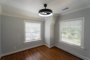 8134 Niles St in Houston, TX - Building Photo