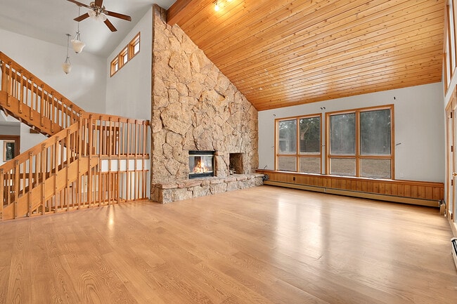 29604 Canterbury Cir in Evergreen, CO - Building Photo - Building Photo