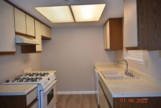 624 W Perdew Ave in Ridgecrest, CA - Building Photo - Building Photo