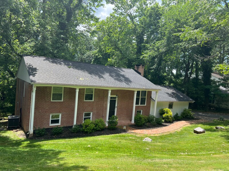 8607 Pinecliff Dr in Frederick, MD - Building Photo