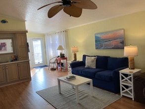 2078 Nettles Blvd in Jensen Beach, FL - Building Photo - Building Photo