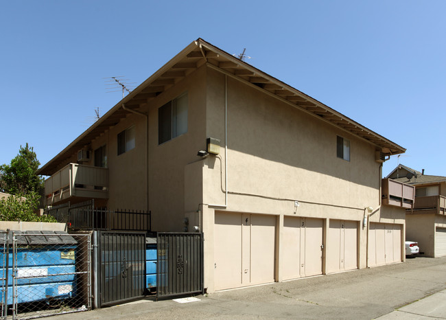 Jetty Apartments in Anaheim, CA - Building Photo - Building Photo