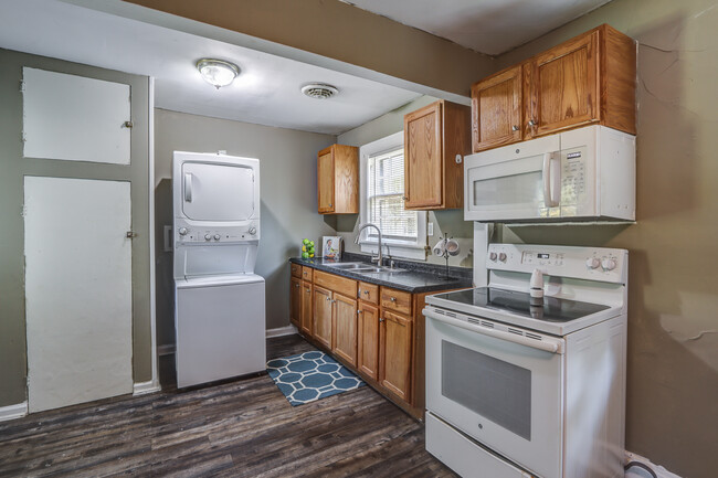 2021 Rose Ln in Lynchburg, VA - Building Photo - Building Photo
