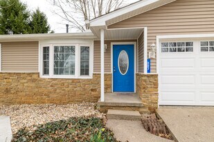 207 Ridge Springs Ln in Ellettsville, IN - Building Photo