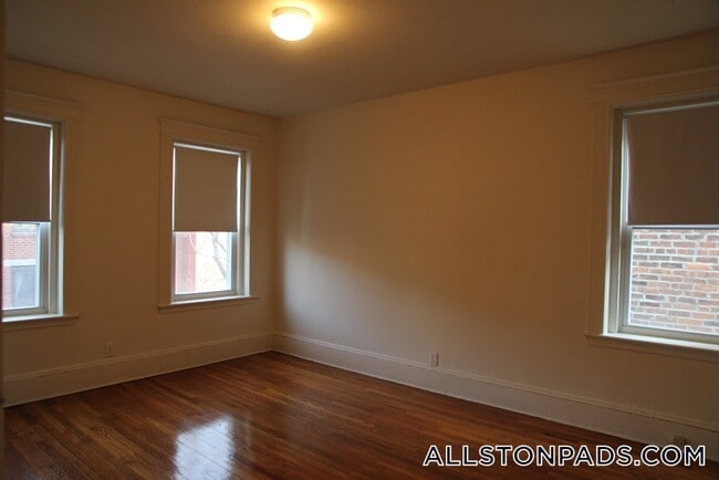 1334 Commonwealth Ave, Unit 26 in Boston, MA - Foto de edificio - Building Photo