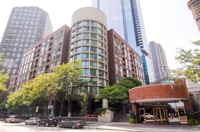 property at 440 N McClurg Ct