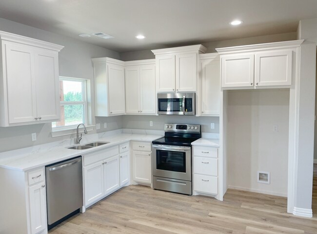305 Western Hills Dr in Durant, OK - Building Photo - Building Photo