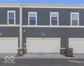 812 Kinzer Ave in Carmel, IN - Building Photo - Building Photo