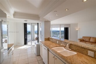 4000 Towerside Terrace in Miami, FL - Building Photo - Building Photo