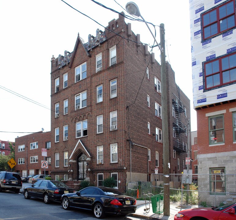 80 Palisade Ave in Jersey City, NJ - Building Photo