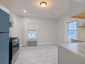 148 Willow Ave, Unit 2 in Somerville, MA - Building Photo - Building Photo