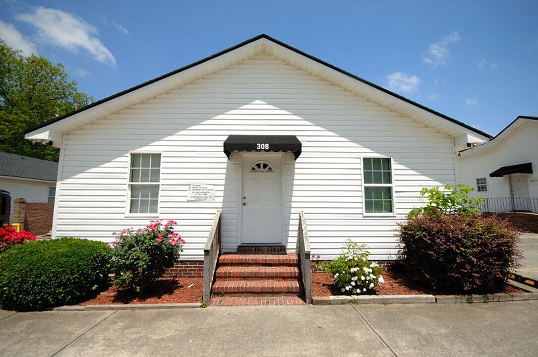 308 W Pine St in Goldsboro, NC - Building Photo