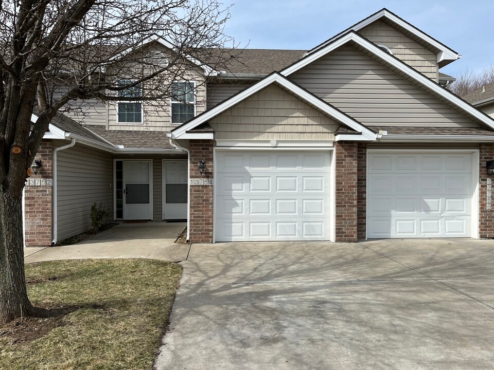 13756 Post Oak Ln in Platte City, MO - Building Photo