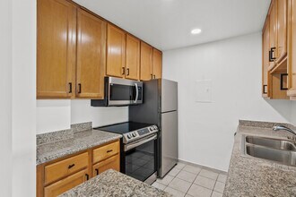 7765 W 91st St, Unit A2125 in Playa Del Rey, CA - Building Photo - Building Photo
