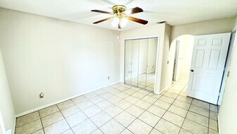 662 Lynbrook St NW in Palm Bay, FL - Building Photo