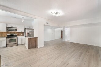 3008 Lawndale St in Las Vegas, NV - Building Photo - Building Photo