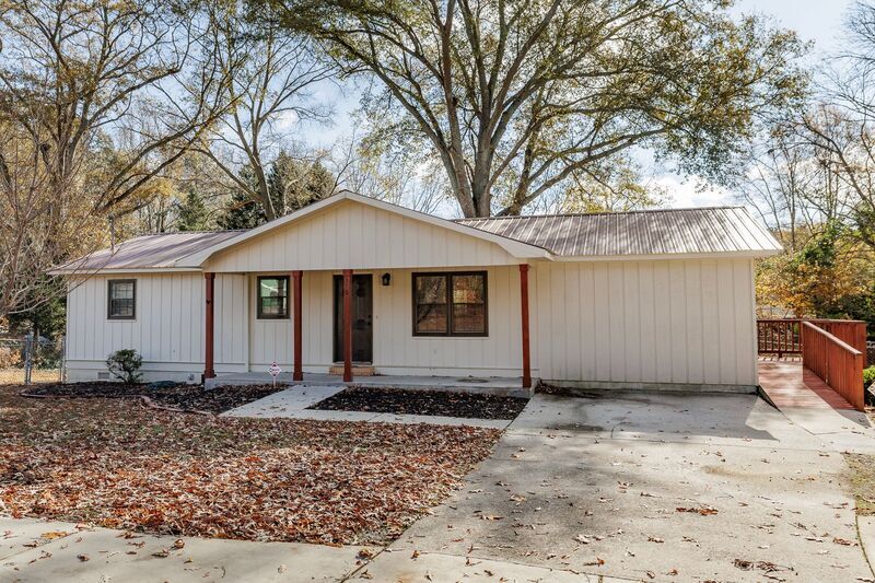 370 Cedar Creek Rd in Winder, GA - Building Photo