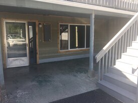 1804 N Oak St, Unit lower in Colfax, WA - Building Photo
