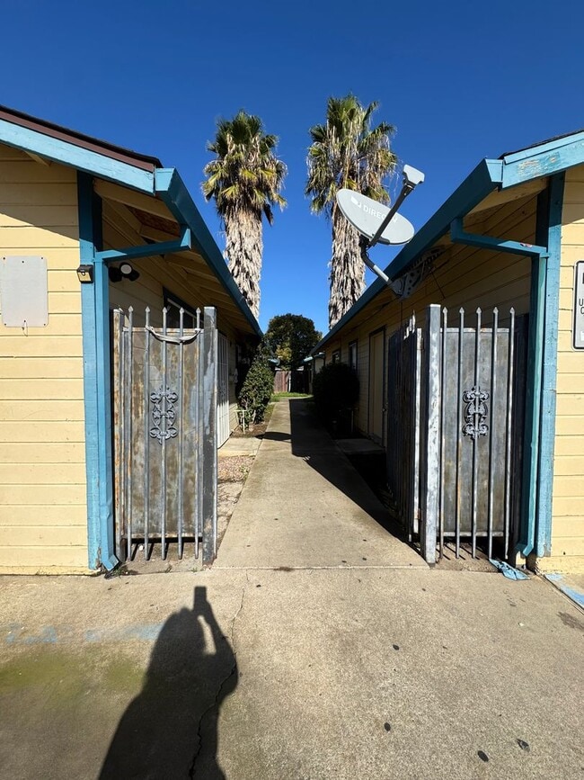 2401 51st Ave in Sacramento, CA - Building Photo - Building Photo