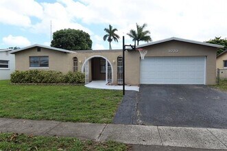 9220 SW 56th St in Cooper City, FL - Building Photo - Building Photo