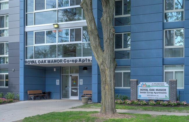 Royal Oak Manor Co-op in Royal Oak, MI - Building Photo - Building Photo