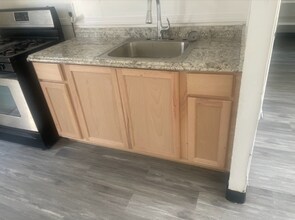 11 E San Joaquin St in Fresno, CA - Building Photo - Building Photo