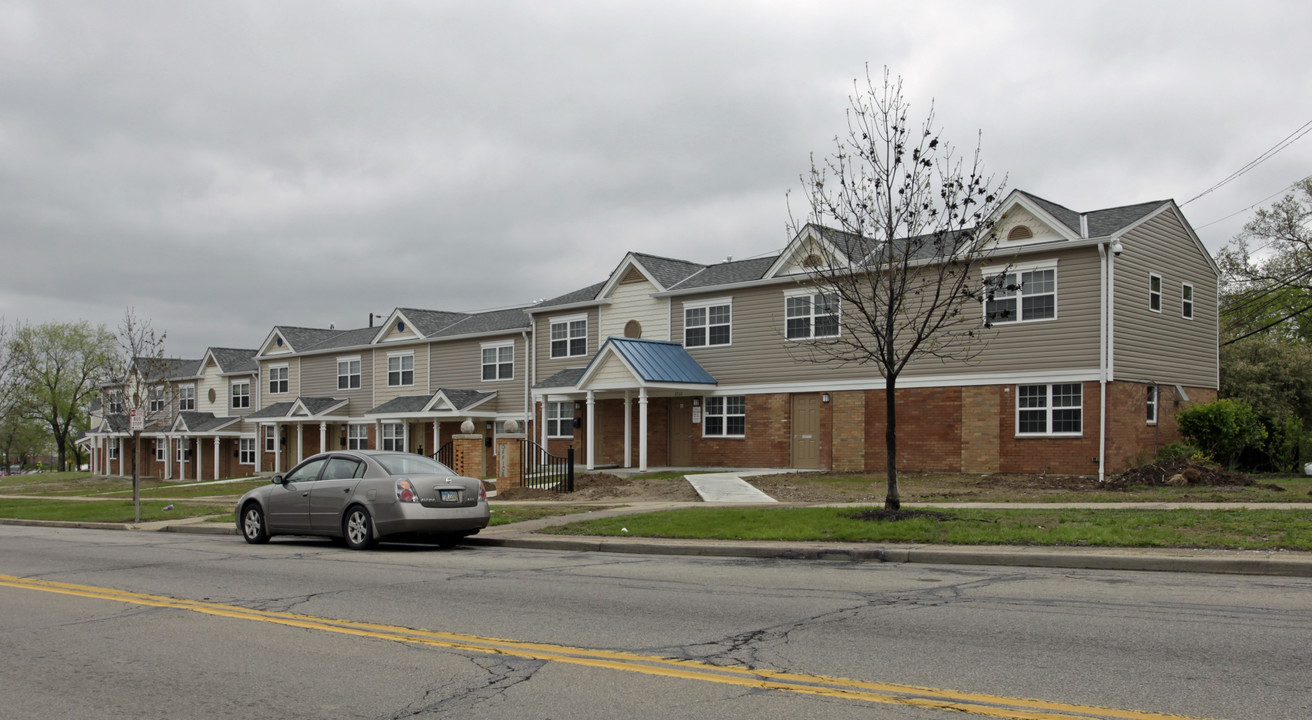 Villages at Roll Hill in Cincinnati, OH - Building Photo