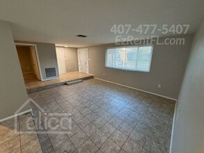5631 Canosa Dr in Holiday, FL - Foto de edificio - Building Photo