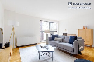 123 E 54th St in New York, NY - Building Photo