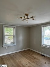 8 Hollywood St in Inman, SC - Building Photo - Building Photo