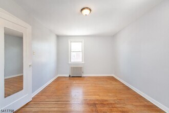 23 Carpenter Terrace N in Belleville, NJ - Building Photo - Building Photo