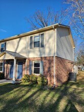 105 Helen St, Unit B in Tullahoma, TN - Foto de edificio - Building Photo