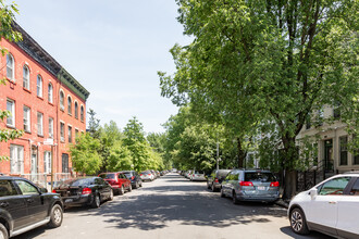 182 Hull St in Brooklyn, NY - Foto de edificio - Building Photo