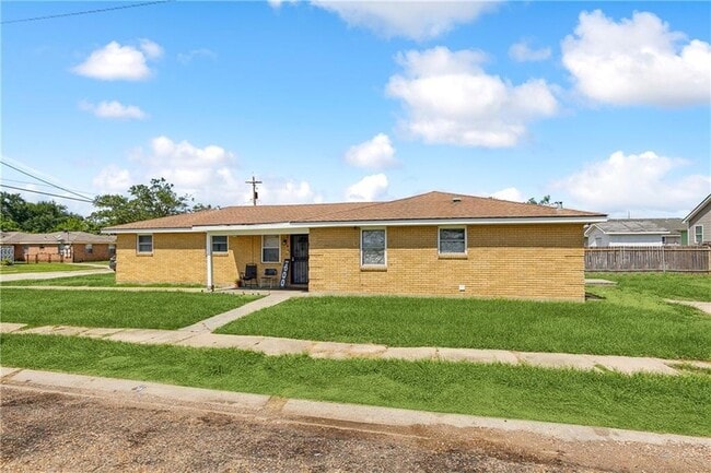 4701 Rosemont Pl