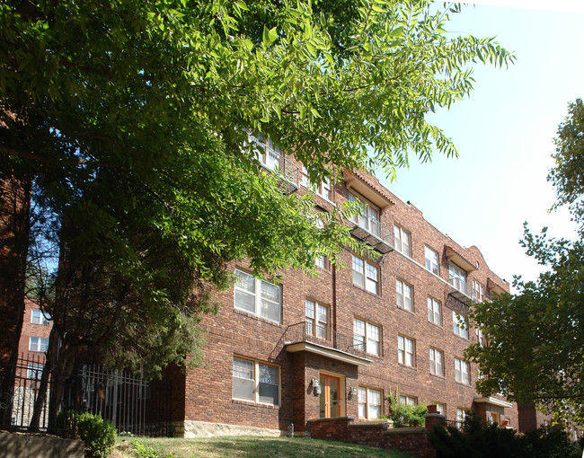 Plaza 52 in Kansas City, MO - Foto de edificio - Building Photo