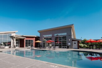 The Falls at Snake River Landing in Idaho Falls, ID - Foto de edificio - Building Photo