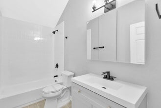 551 1/2 Wildwood Way in Clearwater, FL - Building Photo - Building Photo