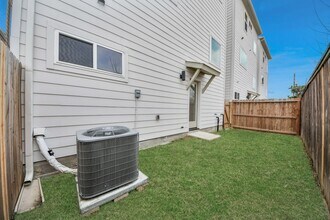 8320 Brecha Ln in Houston, TX - Building Photo - Building Photo