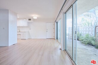 7712 Pso Del Rey in Los Angeles, CA - Building Photo - Building Photo