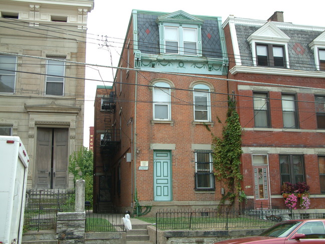 1017 Dayton St in Cincinnati, OH - Building Photo - Building Photo