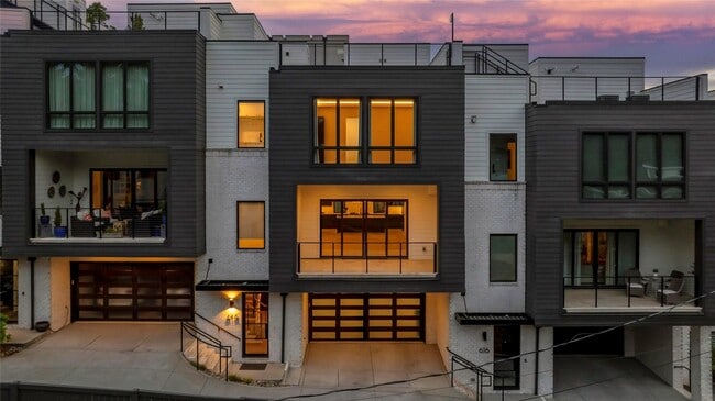 property at 614 Queens Rd