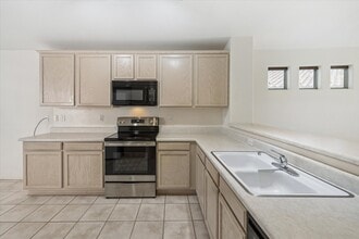 2311 N Creek Vista Dr in Tucson, AZ - Foto de edificio - Building Photo