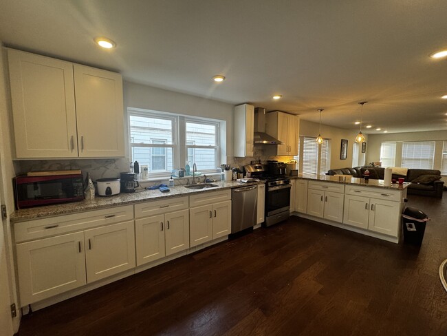 79 Bailey Rd, Unit 1
