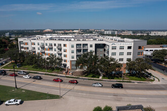 The Drake on Summit in Fort Worth, TX - Building Photo - Building Photo